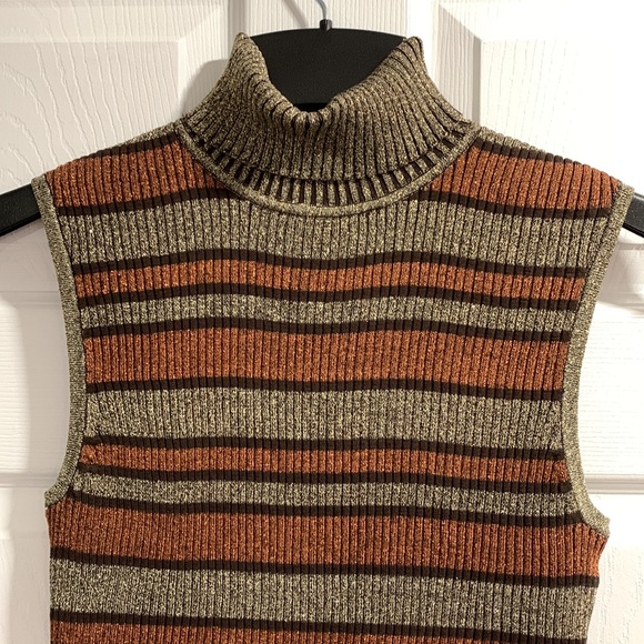 Cable & Gauge Sweaters - Cable & Gauge Turtleneck Sleeveless Top •Size L